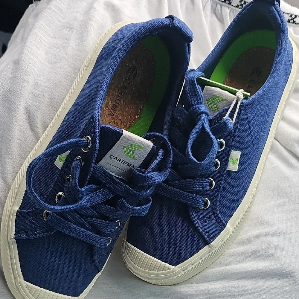 Cariuma Blue and Green Women's Sneakers. Made With Organic Cotton. - Picture 2 of 10